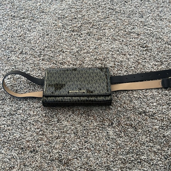 Michael Kors belt bag - Picture 2 of 9